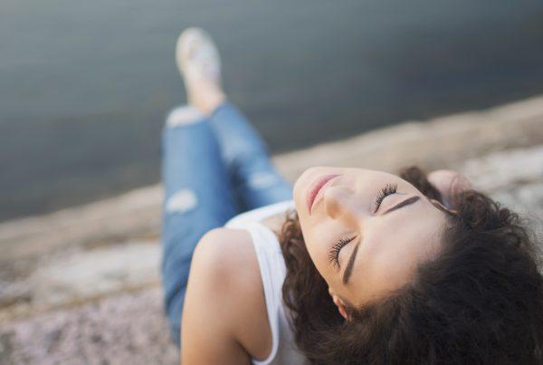 Deepen your eyelash color safely with professional lash tinting that doesn't endanger your eyes.