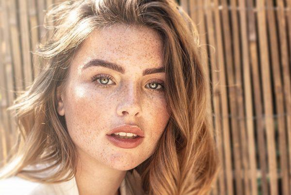 woman with root revival treatments for her highlighted hair