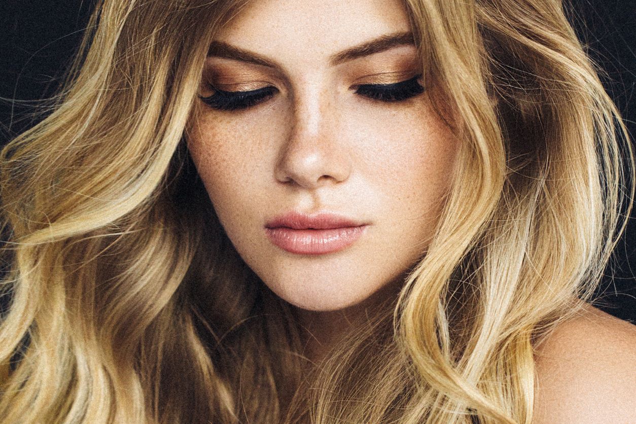 Go Beyond Highlights in Denver: Catch the Light With Babylights, Microfoils, and Heavy Blonding