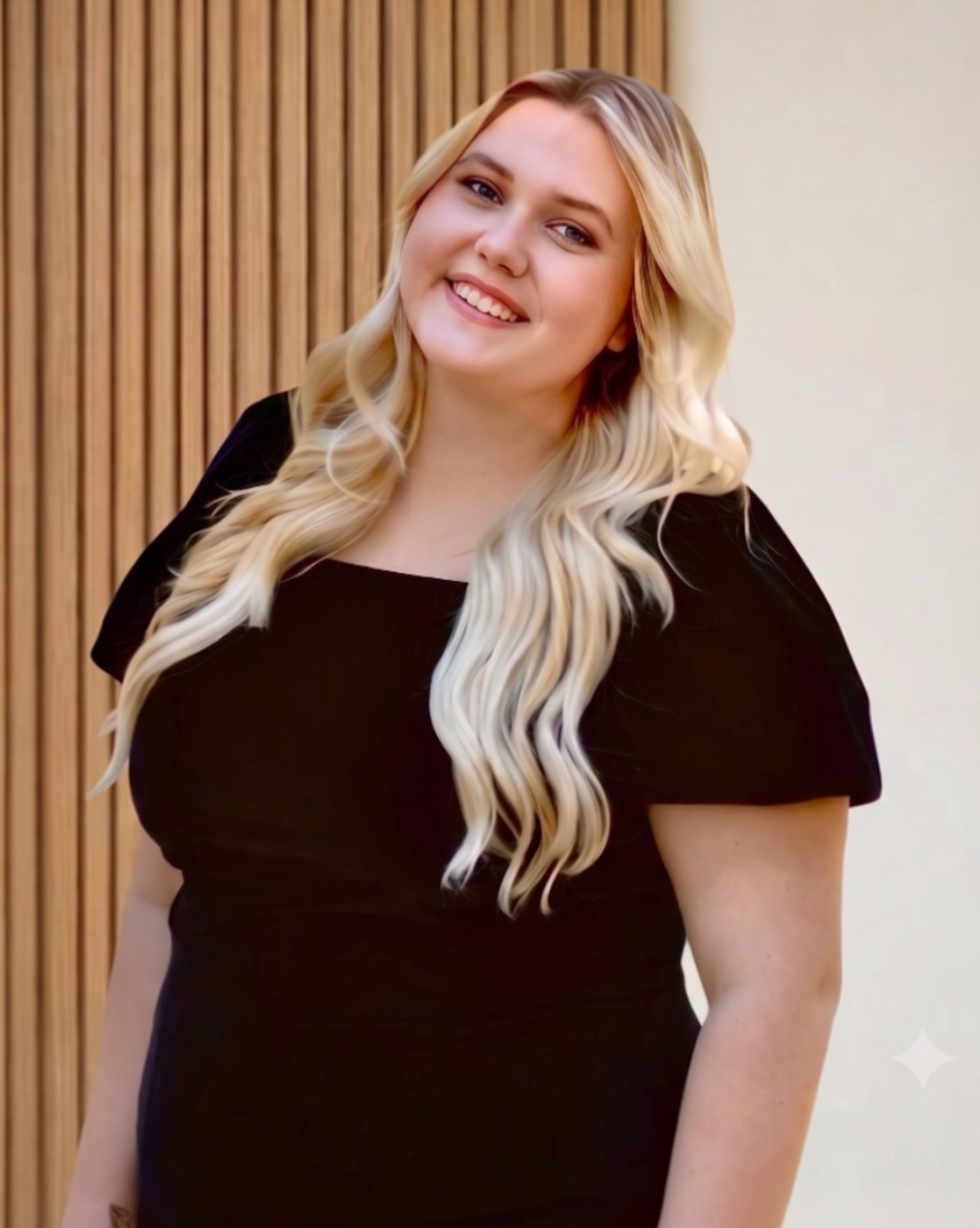 Anna Calder, hairstylist at Deseo Salon & BlowDry in Denver, specializing in lived-in blondes, dimensional color, and luxury blonde hair